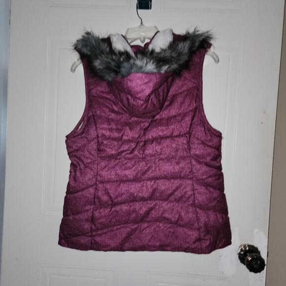 GreenTea Purple Puffer Vest with Faux Fur Trim - Picture 3 of 10